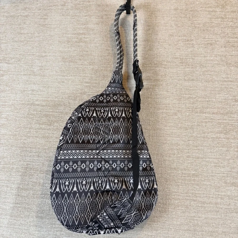 KAVU Rope Bag Black White Geometric Tribal Sling Backpack Crossbody Gorpcore